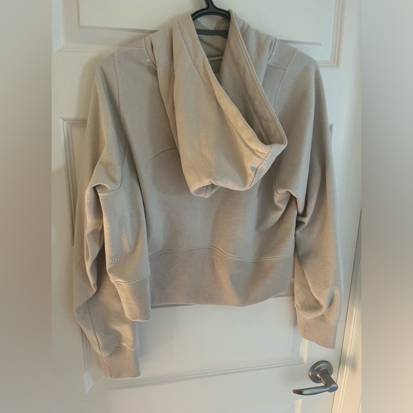 Lululemon Loungeful cropped hoodie - Picture 2 of 3